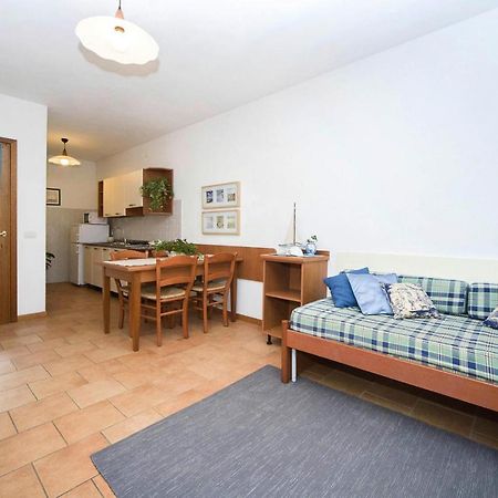 Terraced House In The Ca' Del Pino Holiday Complex With Communal Pool In Bibione Eksteriør bilde
